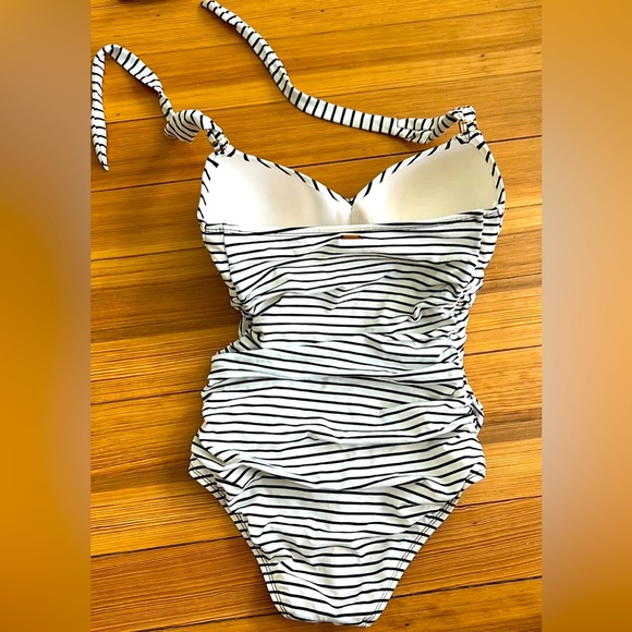 Victoria’s Secret bathing suite - Picture 2 of 4